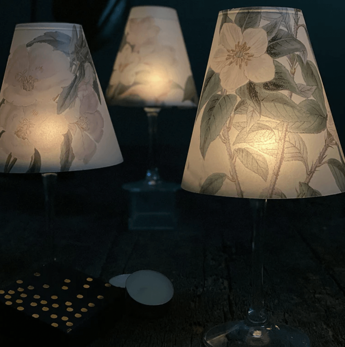 Indigo De Papel Lamp Shade · White Flowers