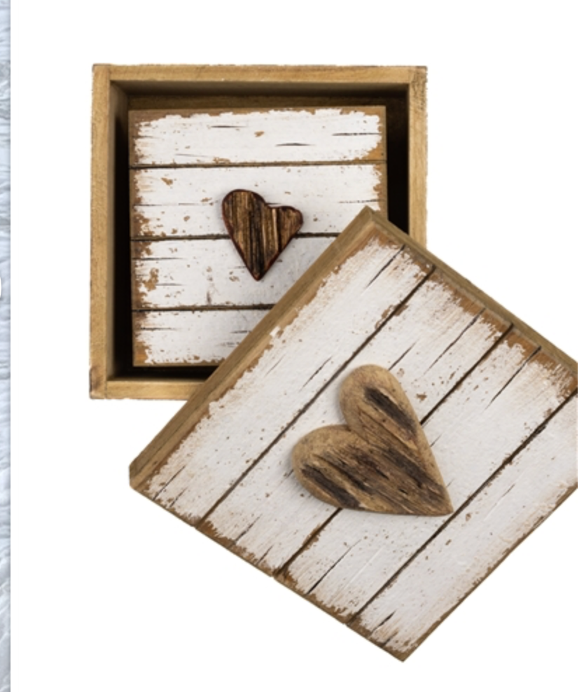 Whitewashed box with heart sml